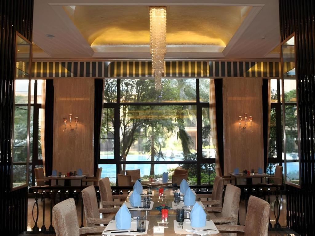 Chateau Starriver Guangzhou Peninsula Esterno foto